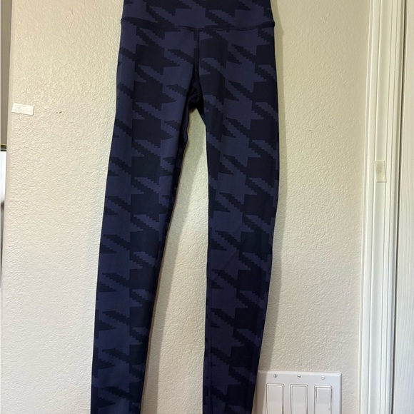 Alo Yogo Airbrush Blue Houndstooth Pattern Full Length Leggings. Size Small - Picture 1 of 11